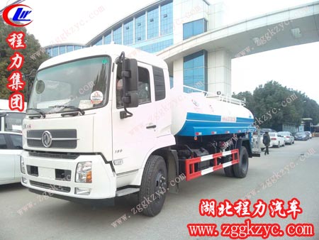 湖北程力專用汽車有限公司東風(fēng)天錦灑水車整裝待發(fā)的情景 湖北程力專用汽車有限公司東風(fēng)天錦灑水車整裝待發(fā)的情景
