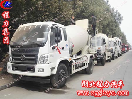 程力專用汽車股份有限公司的福田瑞沃四方攪拌車客戶前來驗車 程力專用汽車股份有限公司的福田瑞沃四方攪拌車客戶前來驗車